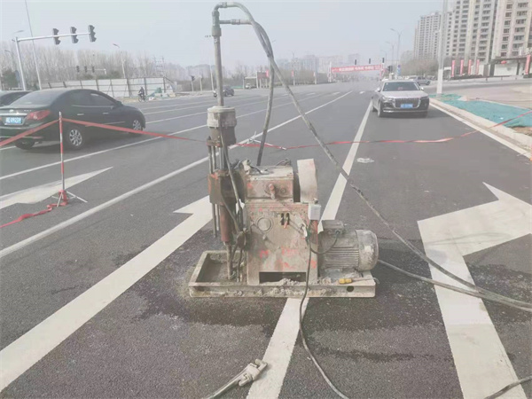 霍山公路路面下沉沉降开裂注浆加固施工